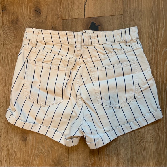 Pacsun white & blue striped shorts - Picture 2 of 4